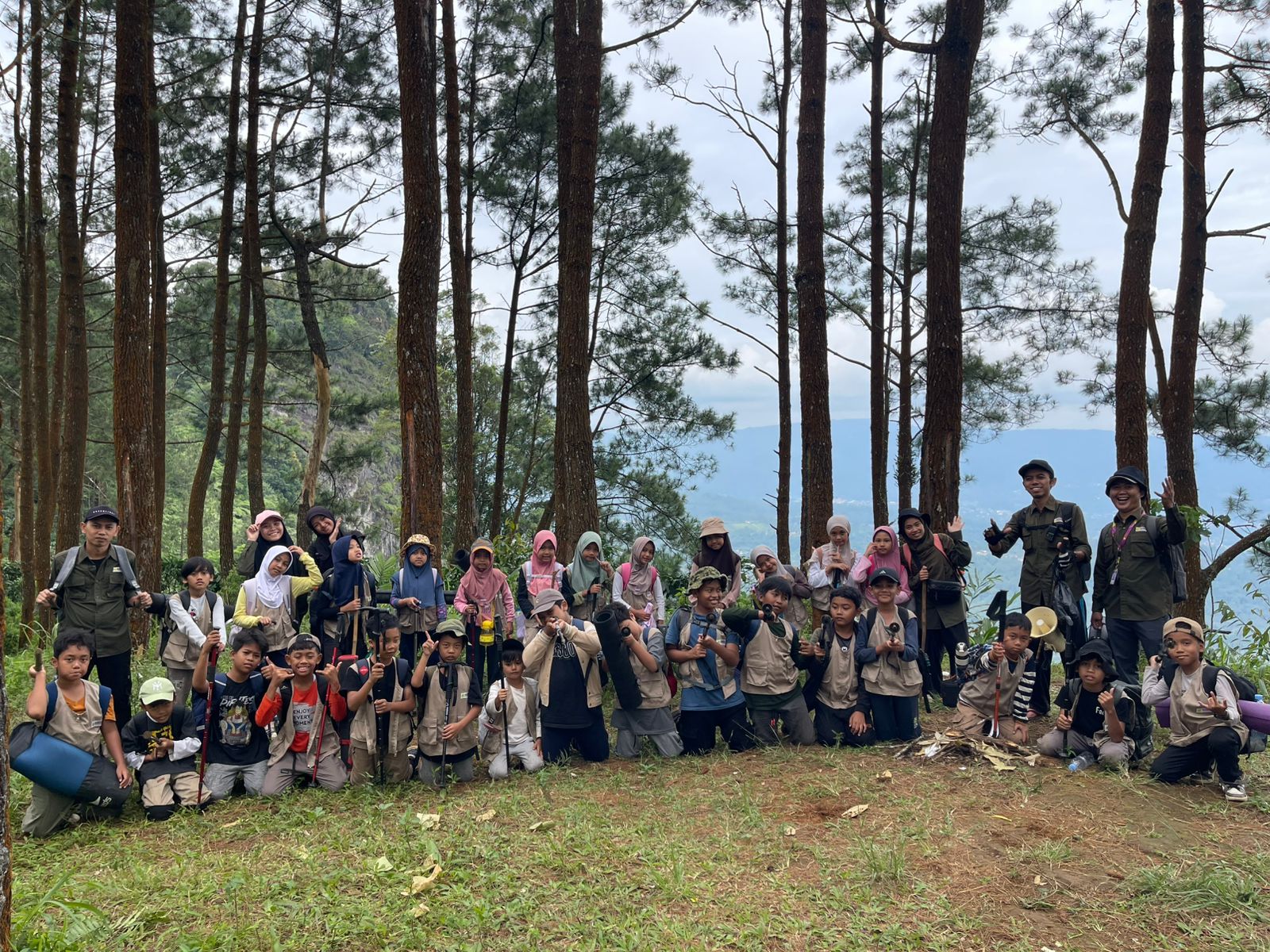 Sabar di Setiap Langkah, Syukur di Setiap Puncak: Menapaki Pendidikan Fitrah Lewat Trecking Gunung Lawe